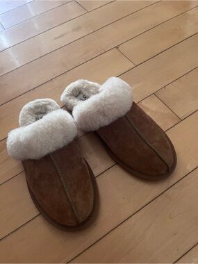 LIKE NEW Ugg Scrufette Brown Suede Slippers
